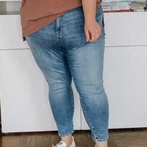 MADEWELL CURVY HIGH RISE CROP DALSTROM WASH SZ 24